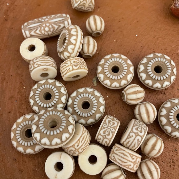 ⬇️ FINAL PRICE New Craft Beads Cream Beige Red 3 Packs - Picture 9 of 11